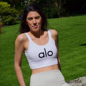 Alo yoga fortify logo bra in white